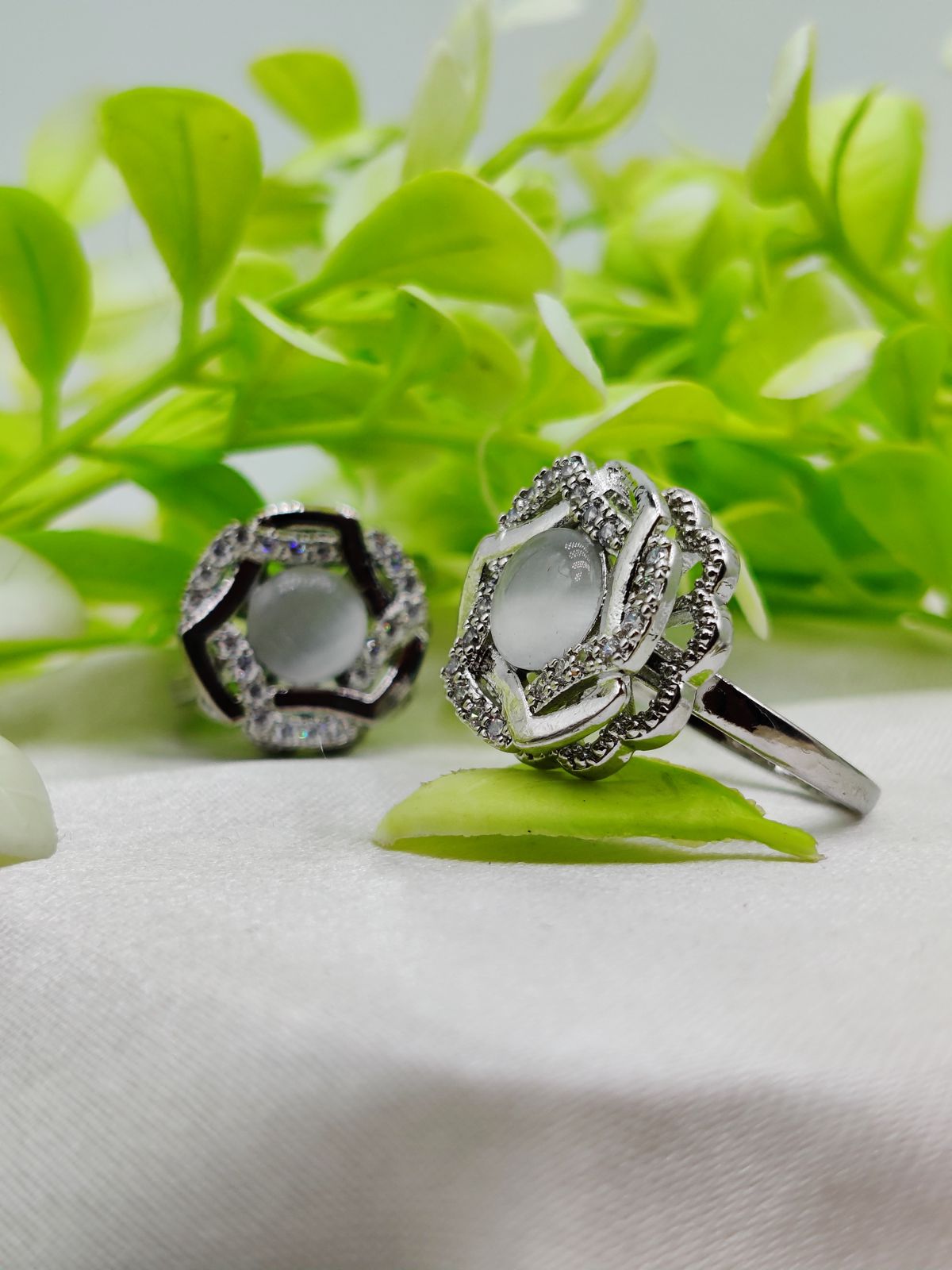 1 Piece Imported Elegant Dual-tone Floral Gemstone Rings – Timeless Design 🌟 | Luxurious Design Ring | Adjustable Ring | Ring For Girls & Women ✨