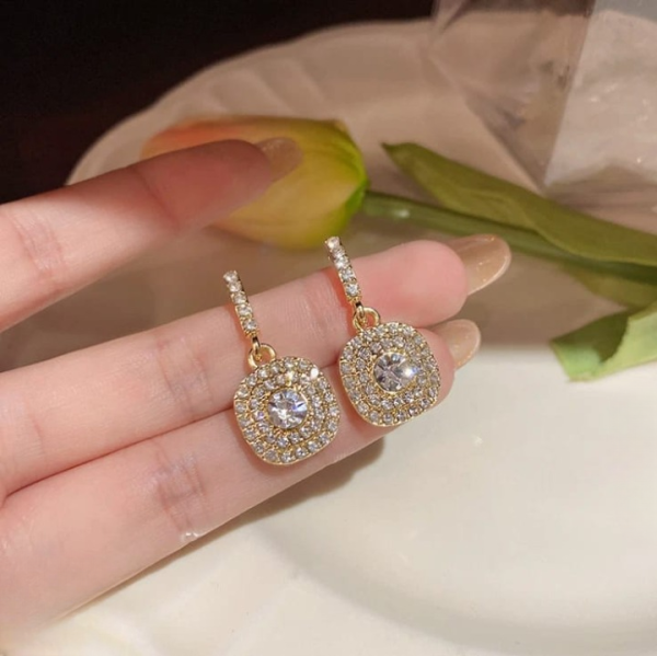 Crystal Earrings – Sparkling Dangle Earrings For Party & Everyday Wear – Earings For Girls ( Pjt-990 )